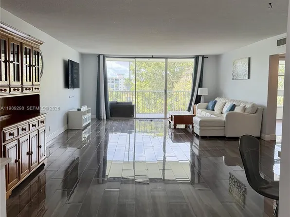 2681 S Course Dr, Pompano Beach, FL 33069