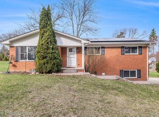 1167 Brewster Rd, Rochester Hills, MI 48306