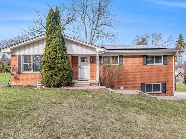 1167 Brewster Rd, Rochester Hills, MI 48306