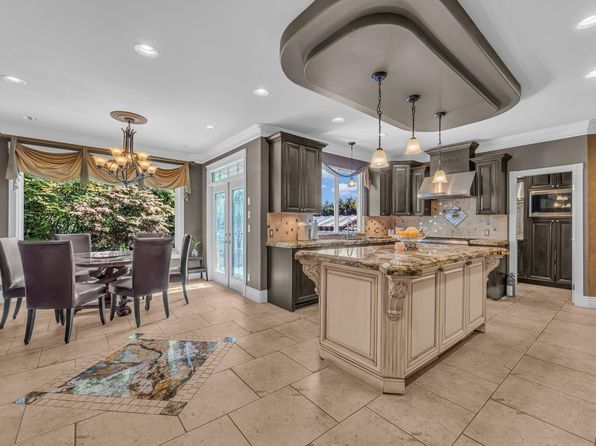 8 bedroom rental in Coquitlam — photo 9