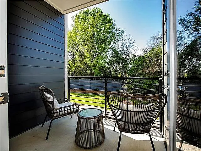 2830 Youngblood St — Photo 11