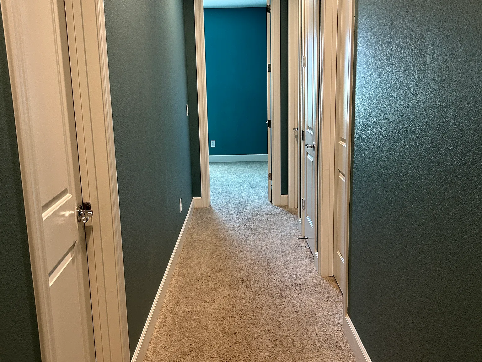 Martha Ave, Tracy — Photo 4
