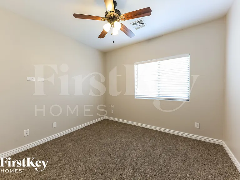 5737 W Pedro Ln — Photo 11