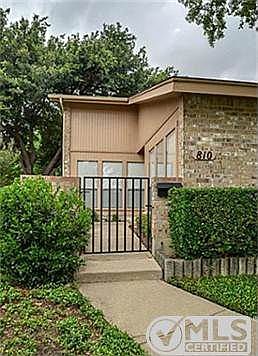 2nd image of 810 Shady Glen Ln