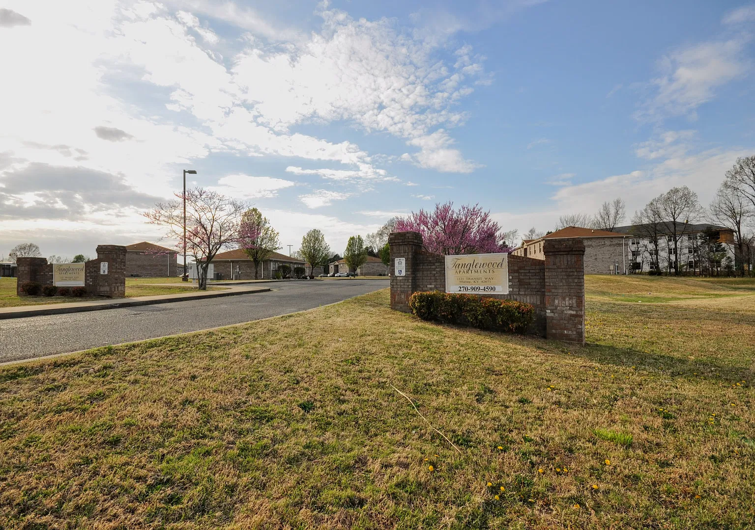 3 bedroom 2 bathroom Apartment in Murray! — Photo 1