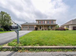 955 Place Rd, Bethlehem, PA 18017