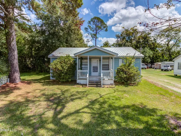 4402 McArthur St, Pascagoula, MS 39567