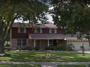 1200 N Sycamore Ln, Mount Prospect, IL
