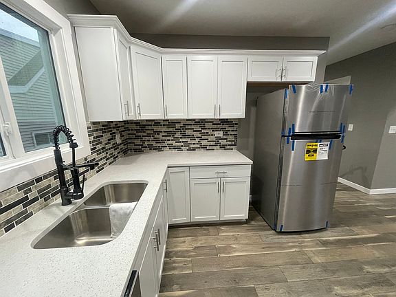 3rd image of 524 Arbor Dr