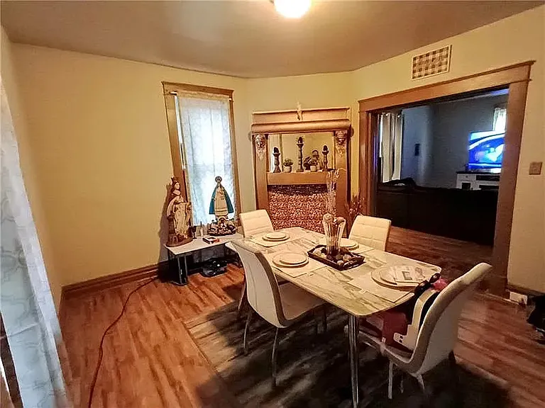 625 E Long Ave — Photo 4