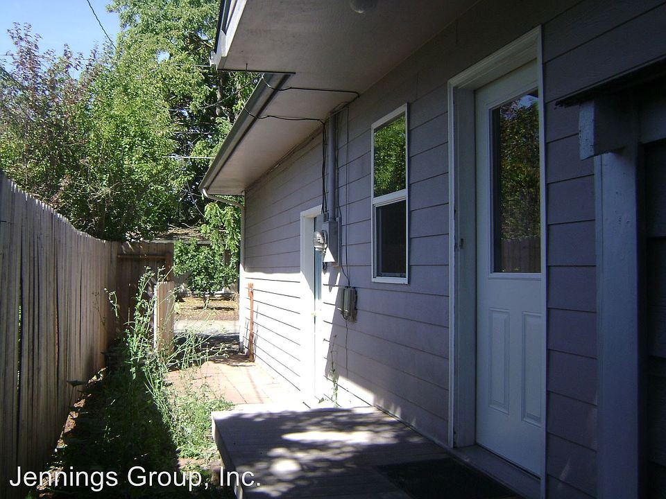 2nd image of 1154 W 12th Aly