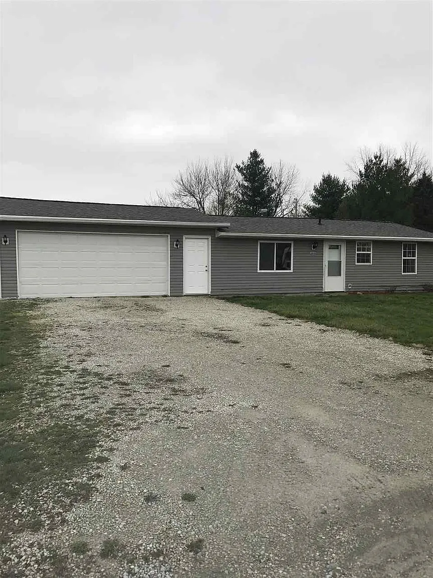 2449 S Dwight Ave photo 1