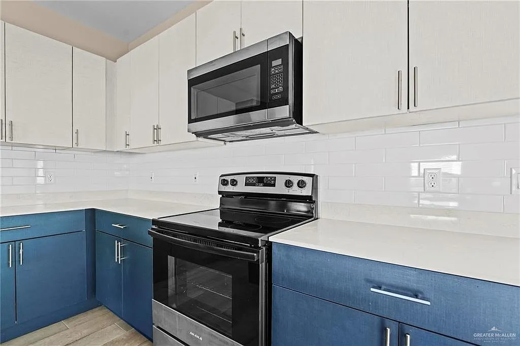 3 bed, 2.0 bath, 4374 sqft, $1,350 — Photo 3