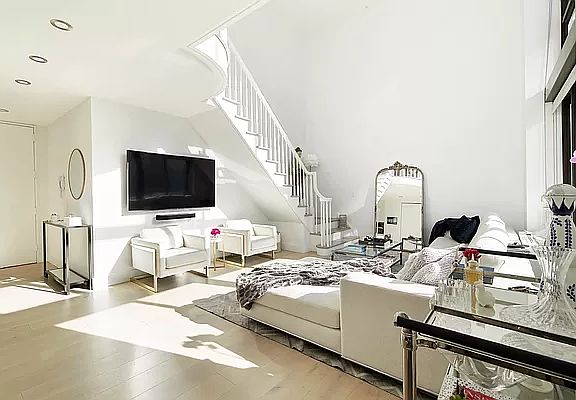 2nd image of 161 W 61st St #14A-15A