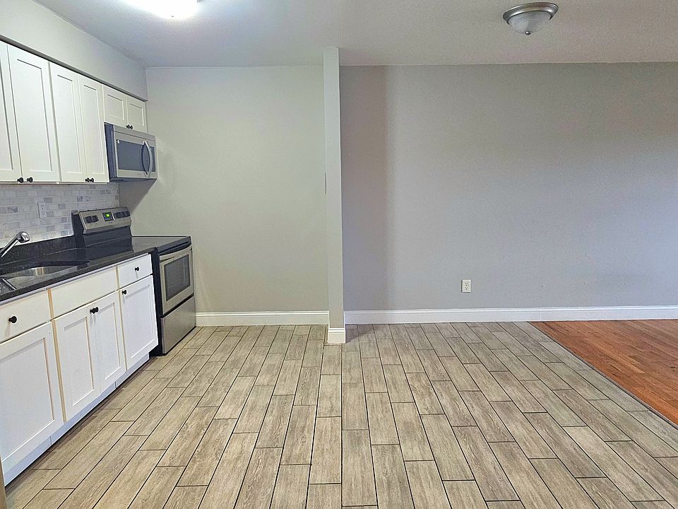 1st image of 156 Bull Hill Ln #11
