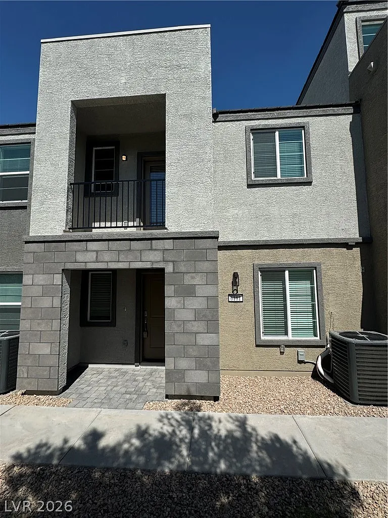 3 bed, 2.5 bath, 1221 sqft, $1,995 — Photo 3