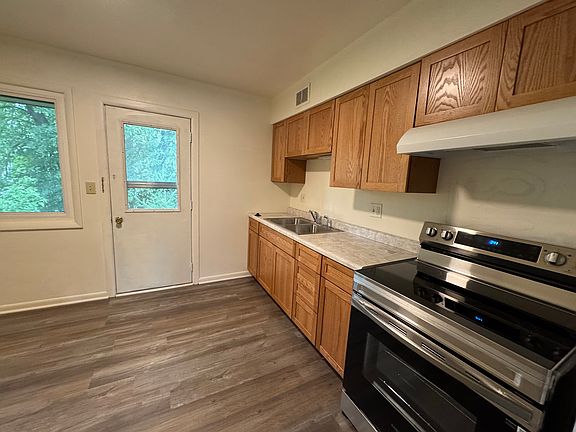 5th image of 707 Kellogg Ave