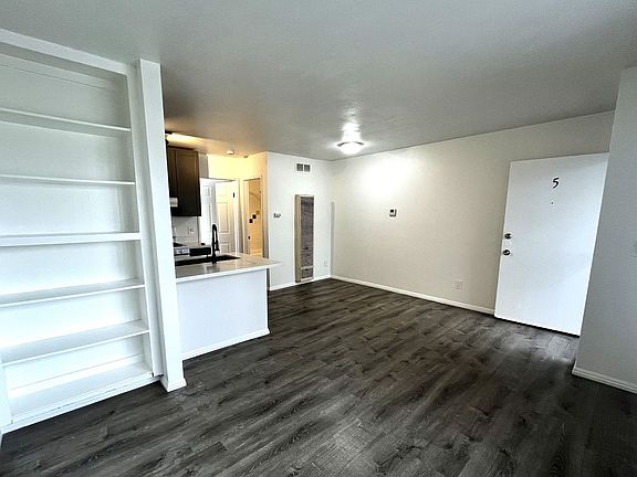 4th image of 4037 Winona Ave #5