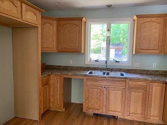 3rd image of 24 Christina Dr
