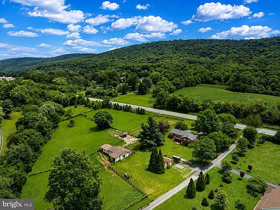 2nd image of 1752 Rohrersville Rd