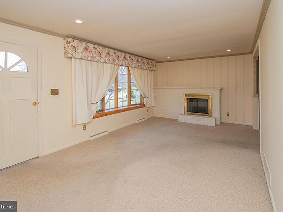 4th image of 18953 E Redden Rd