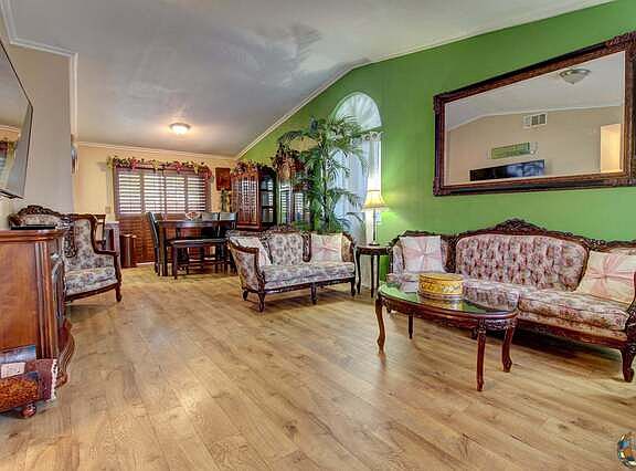 4th image of 110 Driftwood Dr