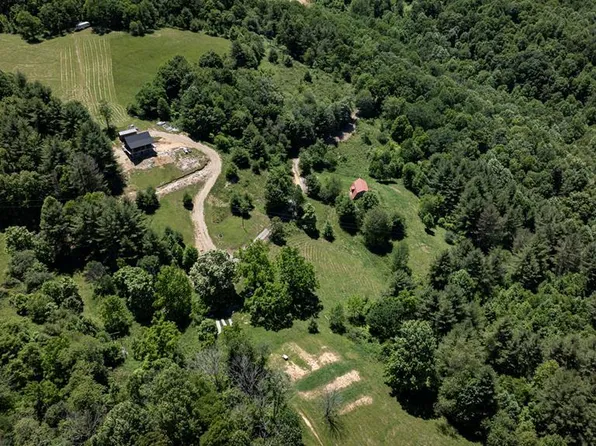 5524 Old Bridle Creek Dr, Troutdale, VA 24348