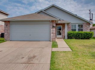 2132 Hacienda Ct, Grand Prairie, TX 75052