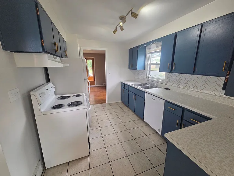 3703 W Rockwell Ave — Photo 8
