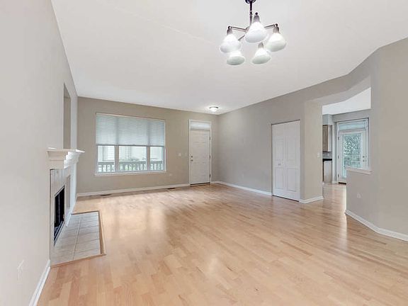 3rd image of 1932 Crenshaw Cir #1932