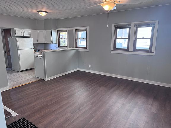 5th image of 624 E 49th St