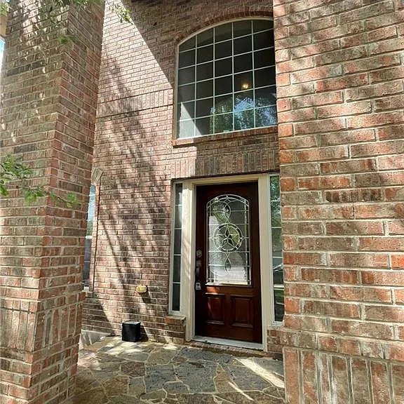704 S Frontier Ln — Photo 3