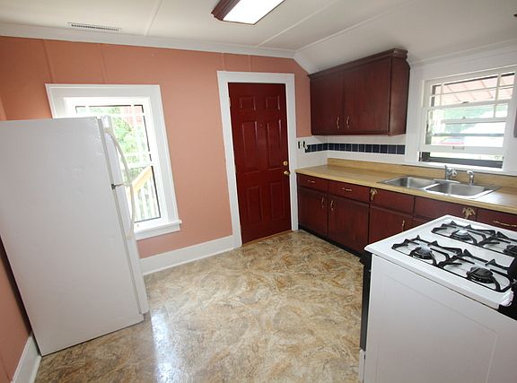 2nd image of 511 Washington St