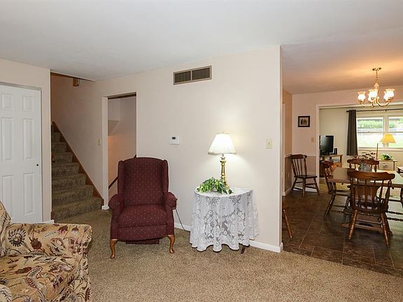 4th image of 625 Donview Cir