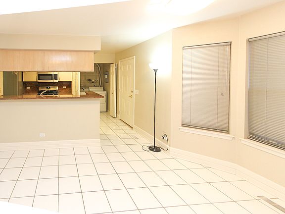 4th image of 113 Meadowbrook Ln Unit 113