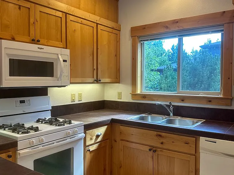 115 NW Mount Washington Dr — Photo 9