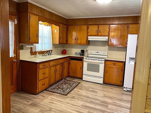 5th image of 160 Parkway Dr
