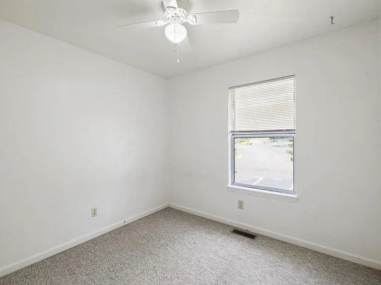 329 Pheasant Run Ct — Photo 15