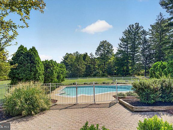 4th image of 3 Blue Spruce Dr