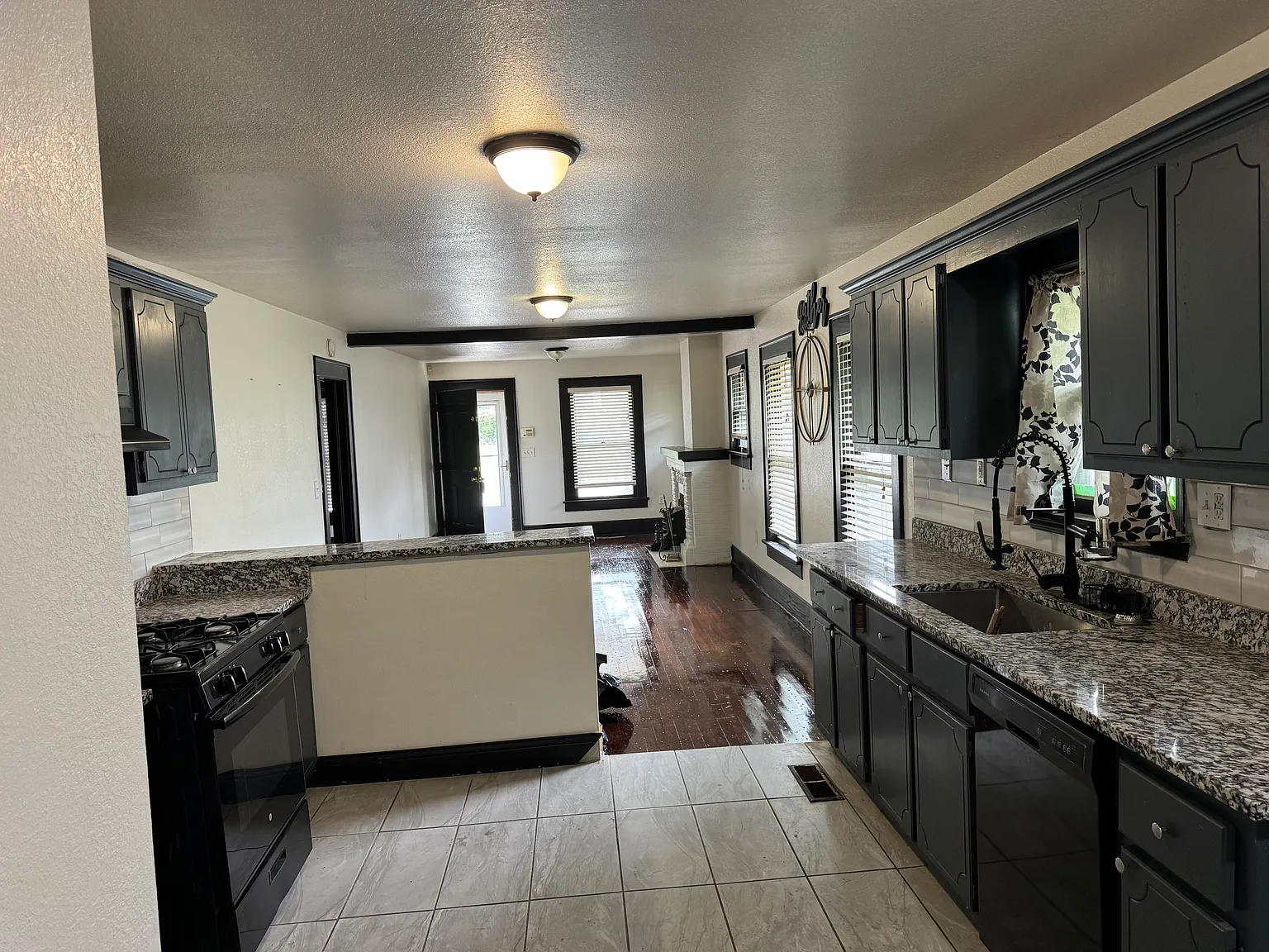1811 W Easton Ct — Photo 3