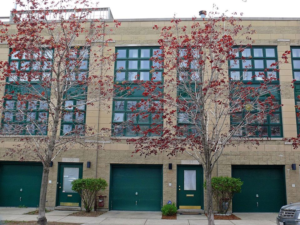 Fee Simple Townhouse in River West