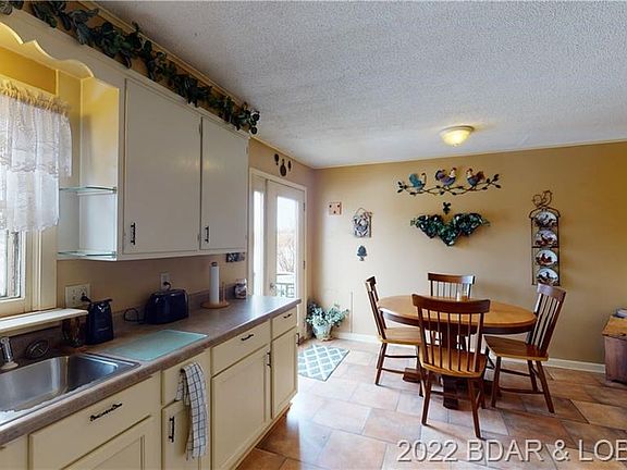 4th image of 701 N Vernon Dr