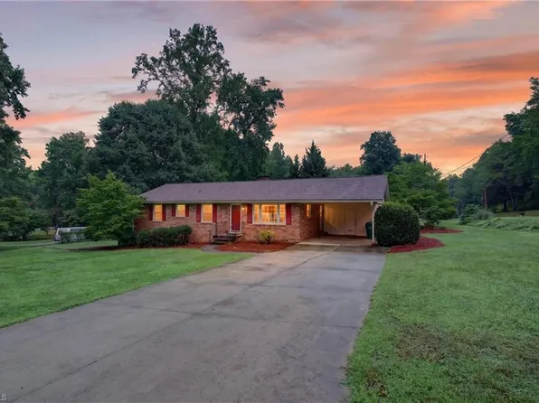 200 Brookview Cir, Jamestown, NC 27282