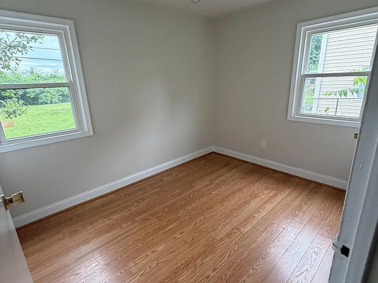 163 Scott Dr — Photo 4