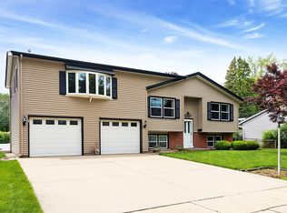 2313 Kingfisher Ln, Rolling Meadows, IL 60008