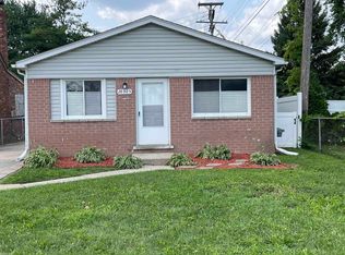 28925 Pinehurst St, Roseville, MI 48066