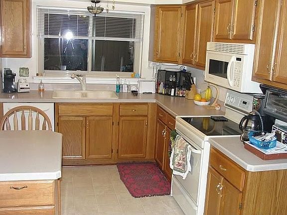 4th image of 22106 Knollwood Dr