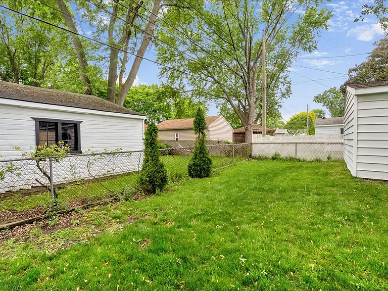 1554 Cynthia Ave — Photo 32