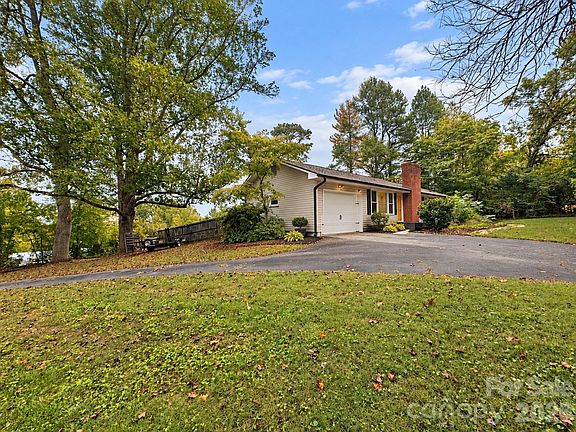3rd image of 126 Stradley Mountain Rd