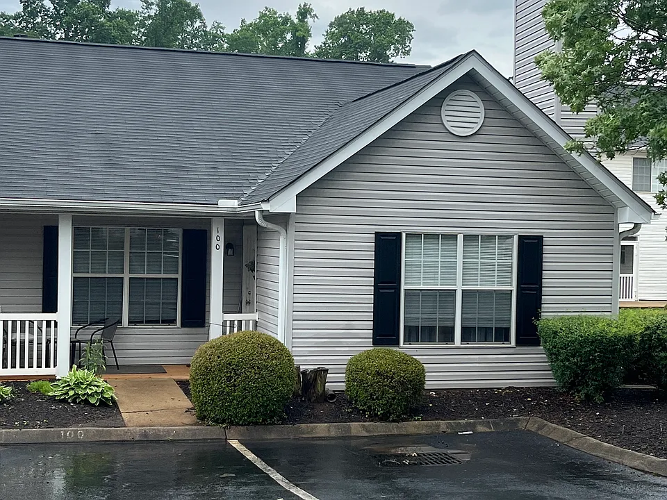 100 Hammett Grove Ln